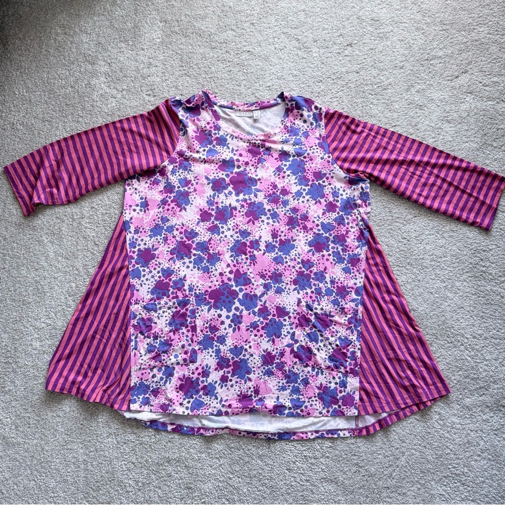 LOGO pink/purple floral body and striped sleeves swing top with pockets size 1X